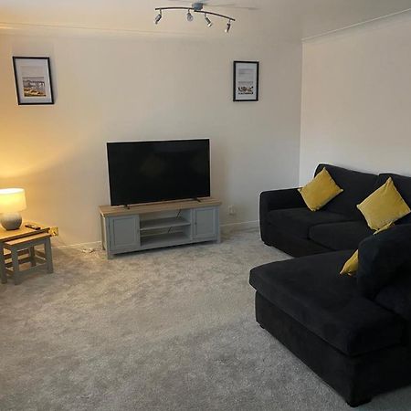 Great Location, Large 1 Bed Flat With Parking Apartment บรอธตีเฟอร์รี ภายนอก รูปภาพ